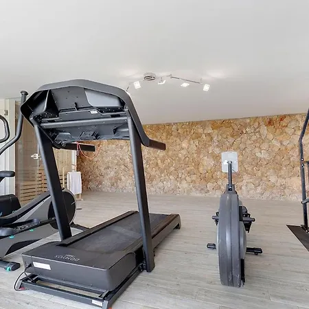 Tower House Апартаменти *