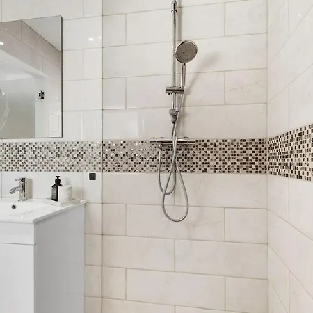 Апартаменти Tower House