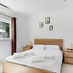 Tower House Apartment *