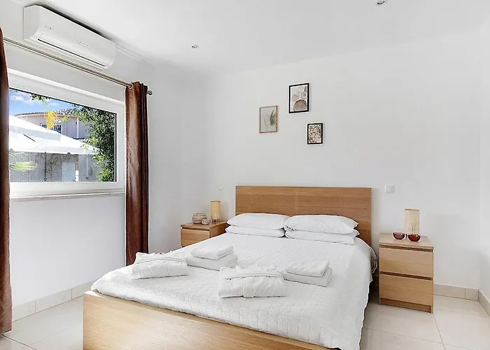 Tower House Apartment *